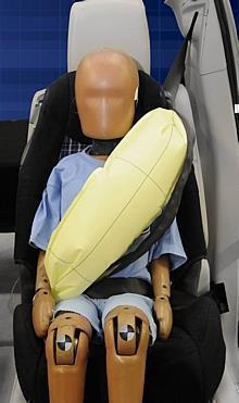 Vor allem Kinder und ältere Menschen profitieren von dem neuen Gurt-Airbag. In 40 Millisekunden ist der Gurt aufgeblasen. Foto: Ford/Auto-Reporter.NET